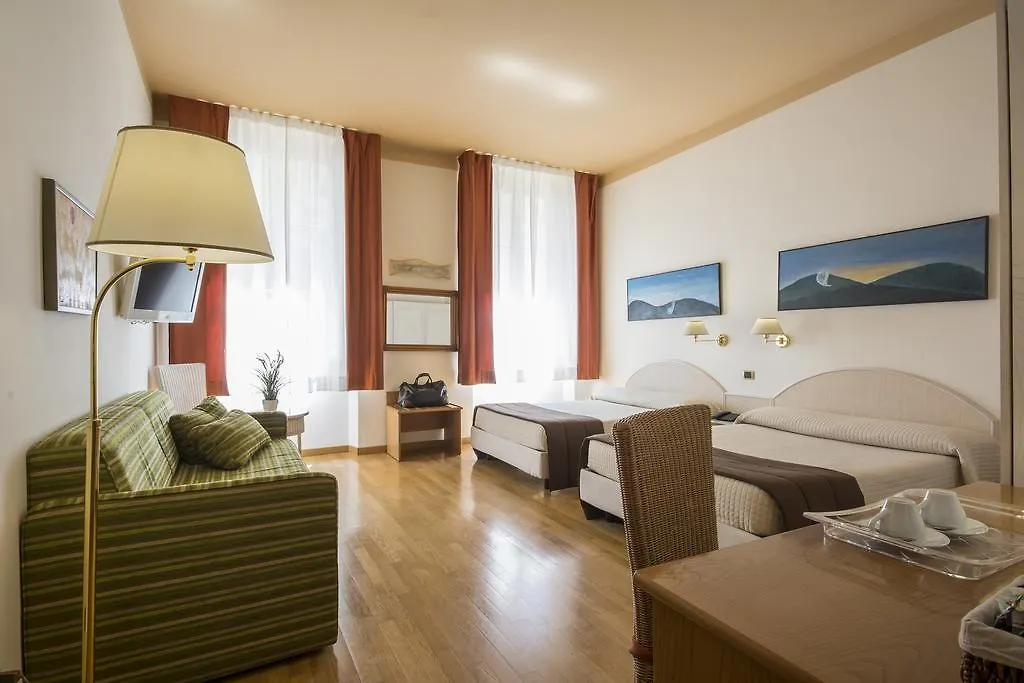 Piazza Paradiso Accommodation Siena 2*,
