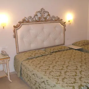 Residenza Due Torri Check In Presso Vicolo Cattani 7 Bolonha