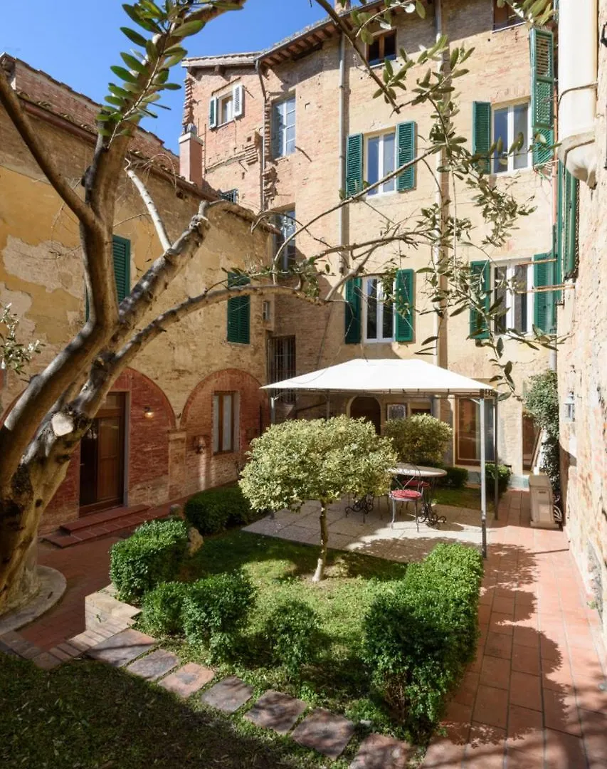 Piazza Paradiso Accommodation Siena 2*,