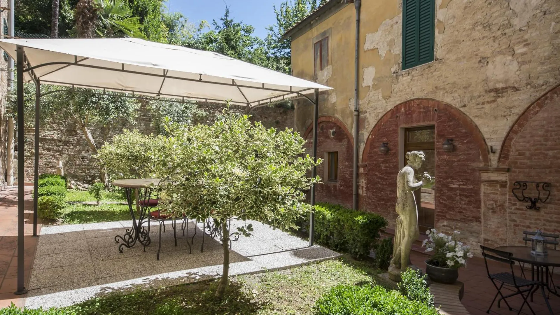 ** Guest house Piazza Paradiso Accommodation Siena Italy