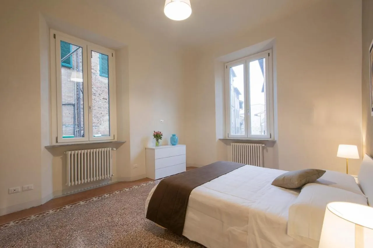 Piazza Paradiso Accommodation Сиена