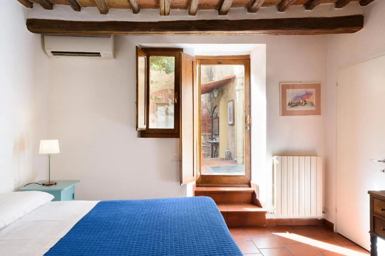 Piazza Paradiso Accommodation Сиена