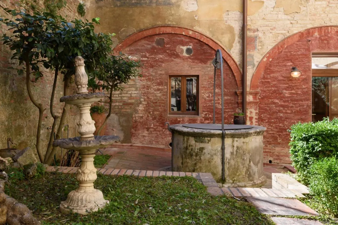 Piazza Paradiso Accommodation Siena 2*,  Itália